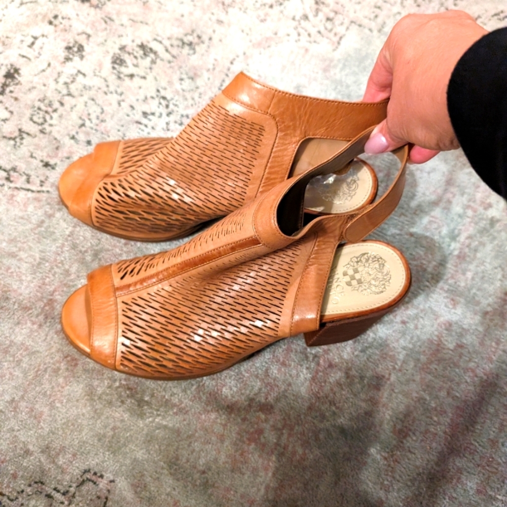 Awesome! rare pair of Vince Camuto brown sandals size 11